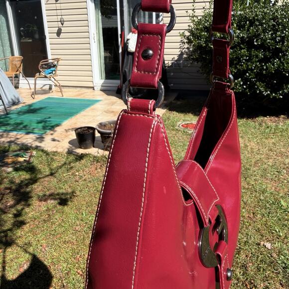Vintage Red Guess Hobo Bag Chunky Hardware Patent Leather Rare Design - Picture 14 of 16